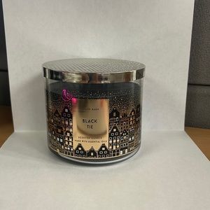 White Barn 14.5 Oz Black Tie candle